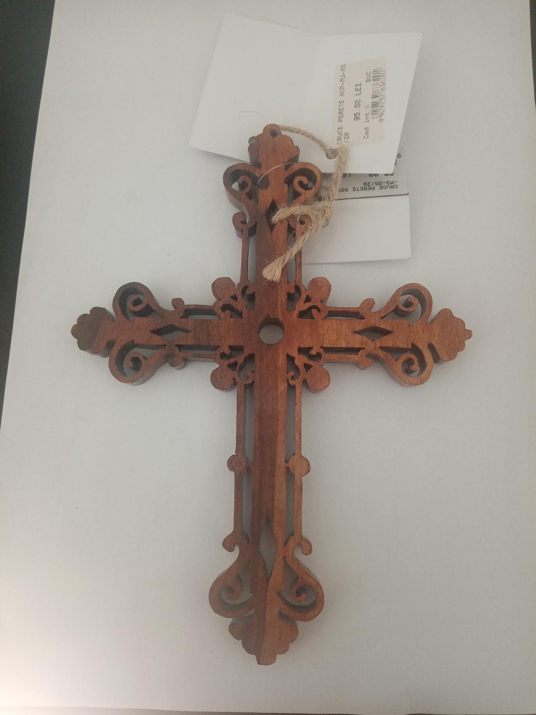 Cruce din lemn traforată pentru perete agp-m3