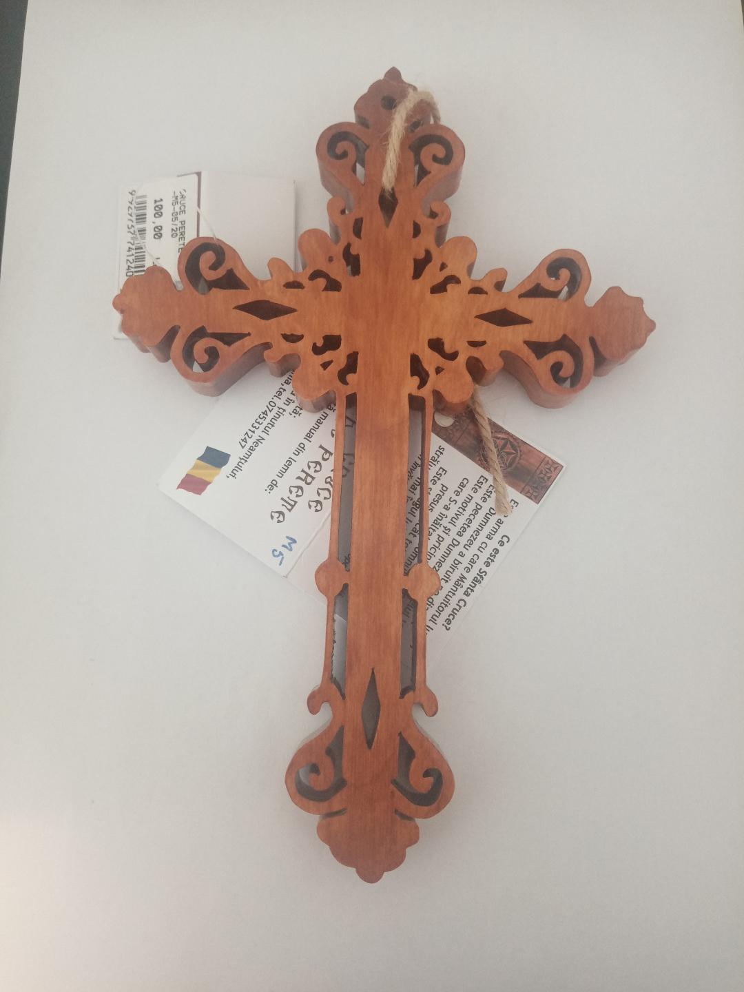 Cruce din lemn traforată pentru perete agp-m5