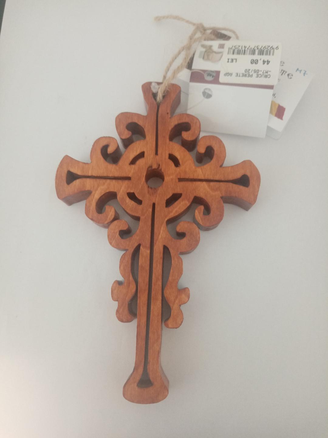 Cruce din lemn traforată pentru perete agp-m7