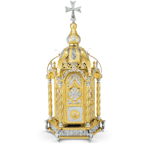 Chivot aurit și argintat model "PATMOS" Material •	Bronz și alamă cizelată aurită și argintată Caracteristici •	Înălțime – 70 cm •	Lungime – 32 cm •	Lățime – 30 cm •	Greutate netă – 5 kg Origine – Grecia