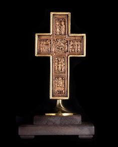 Crucifix cu postament sculptat în relief cu scene din viața Mântuitorului Hristos Feb-28c
