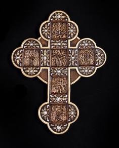 Crucifix sculptat în relief cu scene din viața Mântuitorului Hristos ornamentat cu motive florale feb 34b