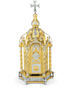 Chivot aurit și argintat model "PATMOS" Material •	Bronz și alamă cizelată aurită și argintată Caracteristici •	Înălțime – 70 cm •	Lungime – 32 cm •	Lățime – 30 cm •	Greutate netă – 5 kg Origine – Grecia